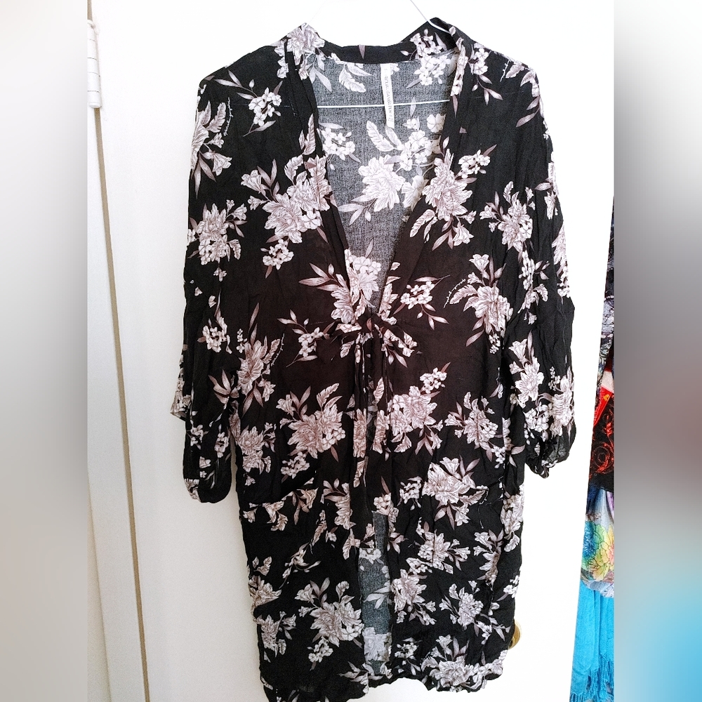 Black and White Kimono/Cardigan/Robe